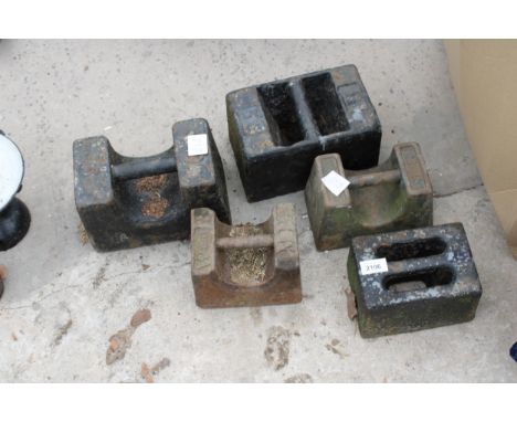 FIVE VINTAGE CAST IRON WEIGHTS, THREE 28LBS AND TWO 56LBS 