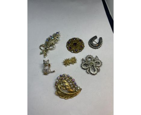SEVEN VINTAGE BROOCHES 