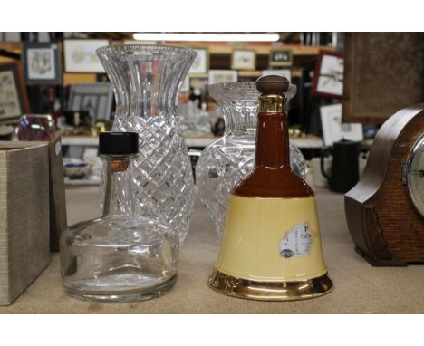 A MIXED LOT TO INCLUDE TWO GLASS VASES, A GLASS DECANTER PLUS A WADE BELL'S SCOTCH WHISKY DECANTER 