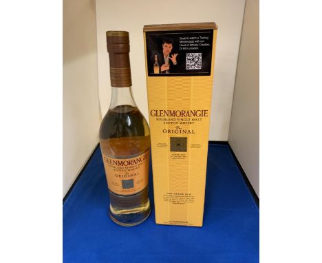 A BOTTLE OF GLENMORANGIE HIGHLAND SINGLE MALT SCOTCH WHISKY THE ORIGINAL IN A PRESENTATION BOX 