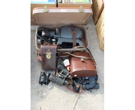 AN ASSORTMENT OF ITEMS TO INCLUDE A VINTAGE PROJECTOR AND FOUR PAIRS OF BINOCULARS ETC 