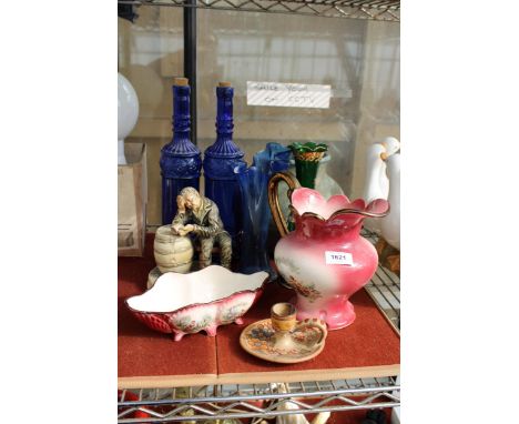 AN ASSORTMENT OF GLASS AND CERAMIC ITEMS TO INCLUDE BOTTLES, VASES AND A JUG ETC 