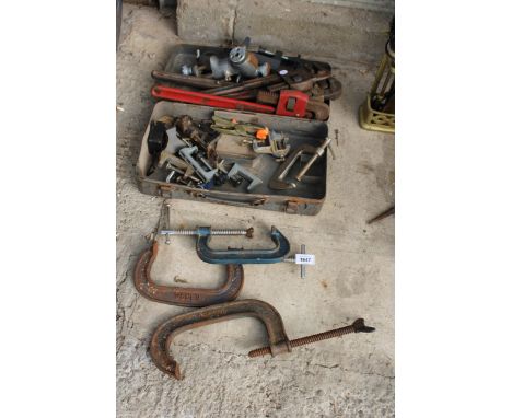 AN ASSORTMENT OF HAND TOOLS TO INCLUDE G CLAMPS AND STILSENS ETC 
