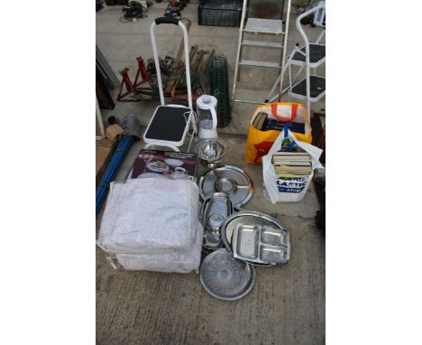 AN ASSORTMENT OF ITEMS TO INCLUDE STAINLESS STEEL SERVING TRAYS, A KITCHEN STEP AND A JUICER ETC 