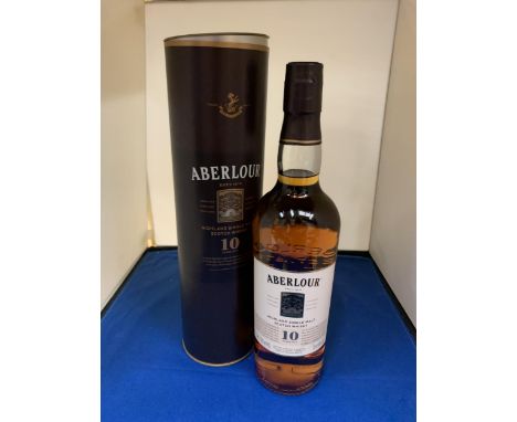 A BOTTLE OF ABERLOUR HIGHLAND SINGLE ,MALT SCOTCH WHISKY 10 YEARS OLD IN A PRESENTATION TUBE 