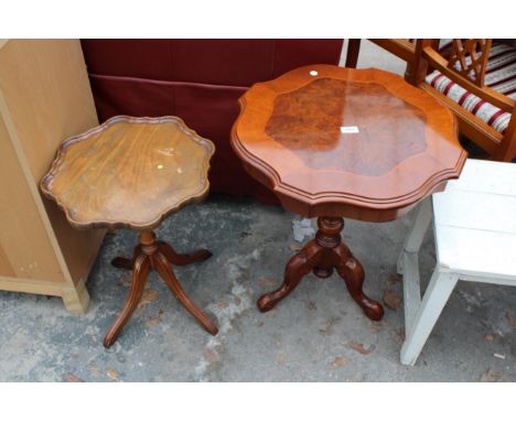 AN ITALIAN STYLE TRIPOD WINE TABLE 21" DIAMETER AND A WALNUT WINE TABLE WITH PIE CRUST EDGE 16.5" DIAMETER 