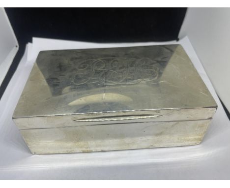A HALLMARKED LONDON SILVER CIGARETTE BOX ENGRAVED TO LID AND WOOD LINED 