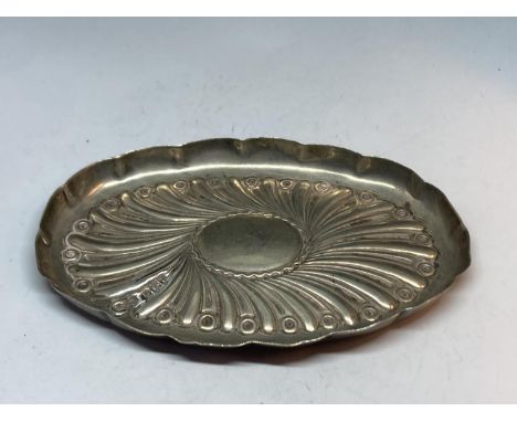 A HALLMARKED BIRMINGHAM SILVER OVAL DISH GROSS WEIGHT 38.6 GRAMS 