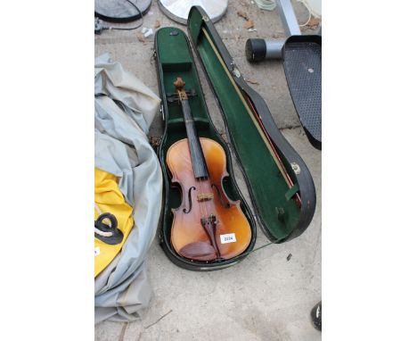 A VINTAGE CASED VIOLIN COMPLETE WITH BOW 