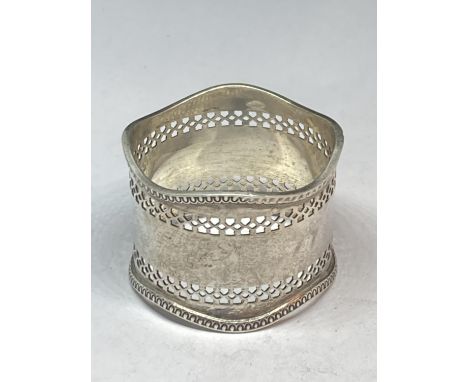 A HALLMARKED BIRMINGHAM SILVER NAPKIN RING GROSS WEIGHT 28.9 GRAMS 