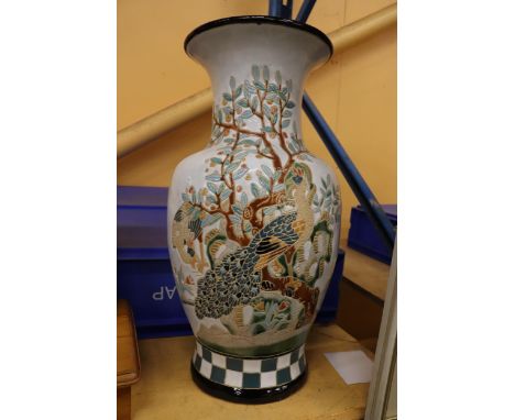 A VERY LARGE CERAMIC VASE/STICK STAND WITH BIRD AND FOLIAGE DECORATION, HEIGHT 51CM 