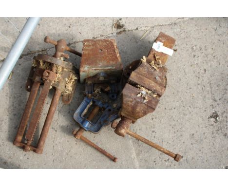 A VINTAGE WOOD VICE, A BENCH VICE AND A PIPE VICE 