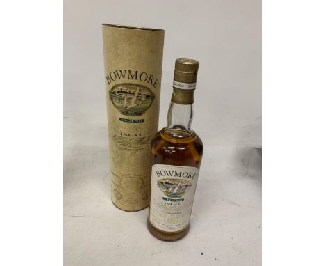 A BOXED BOTTLE OF BOWMORE LEGEND ISLAY SINGLE MALT SCOTCH WHISKY 