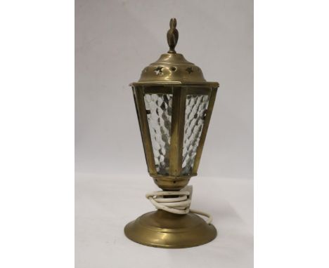 A VINTAGE BRASS, LANTERN STYLE LAMP, HEIGHT 29CM 