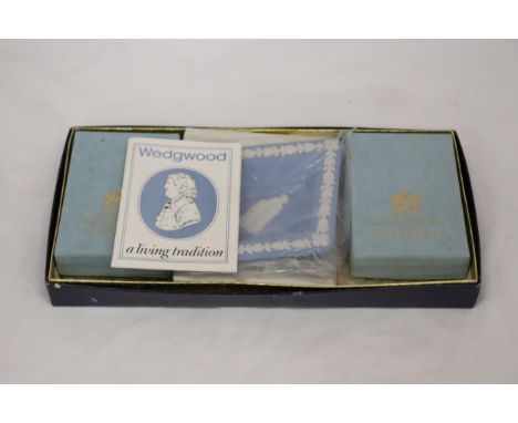 A WADDINGTONS WEDGWOOD JASPER CARD TRAY WITH PLAYING CARDS 