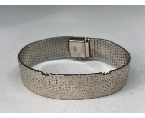 A SILVER BRACELET 