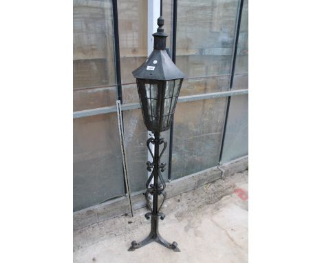 A DECORATIVE METAL LAMP POST WITH TRIPOD BASE 