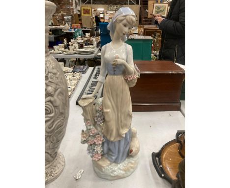 A LARGE CERAMIC FIGURE OF A LADY, HEIGHT APPROX 45CM 