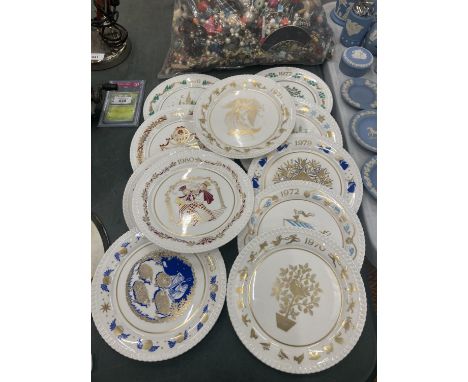 TWELVE SPODE CHRISTMAS PLATES 