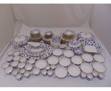 Spode Colonial Blue dinner service to include dinner plates, dessert plates, tea plates, soup dishes and saucers, sauce boat 