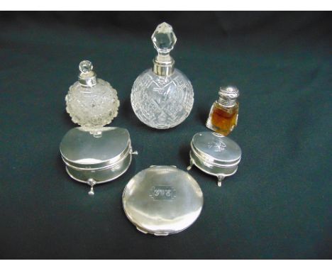 A quantity of silver to include two trinket boxes with silk lined interiors, Birmingham 1910 &amp; 1938, an engine turned cir