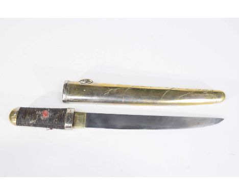 A Japanese ladies Tanto (dagger), late Meiji period (1868-1912)The straight 18cm single blade, with ribbed lacquered grip wit