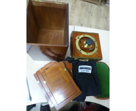 Collectables : Vintage Thorton Pickard Imperial boxed/plate camera within wooden case, very good cond.