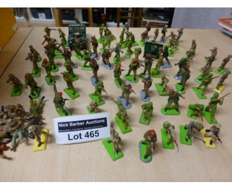 Die-cast : Britains English Army soldiers, 1970's/80's, all on green metal bases plus gun and landrover, mostly in vgc, few o