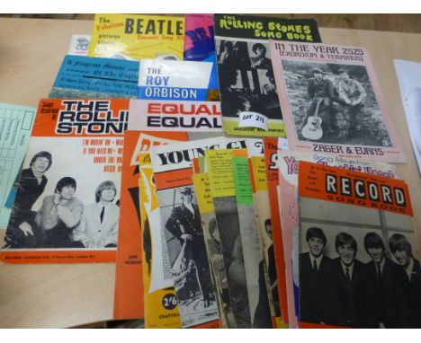 Records/Related : Magazines - songbooks, record songbook incl Beatles, Rolling Stones etc nice lot.