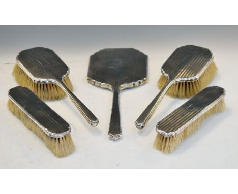 George V engine turned silver backed five piece brush set Birmingham 1929   Condition: 