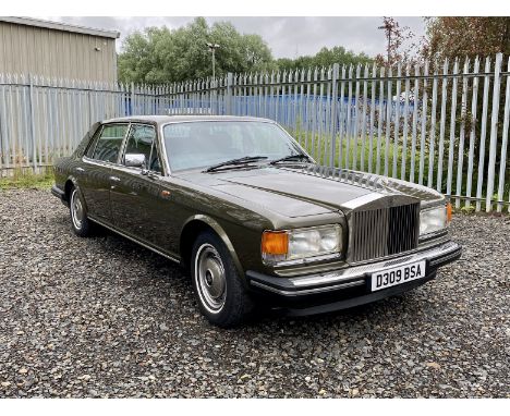 First registered on the 8th of August 1986 and showing only 4 former keepers this long wheel base Silver Spur finished in met