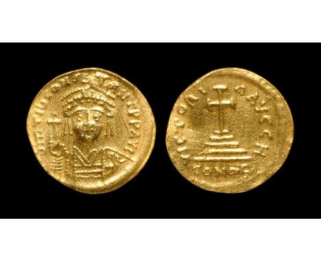 578-582 AD. Constantinople mint. Obv: Dm TIb CONS-TANT P P AVI legend with crowned and cuirassed bust facing, holding cross o