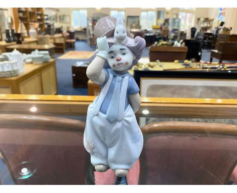 Lladro Figure - Clown ' The Magicians Hat ' Model No 010.08092. With Box, The Box a Little Worn. Issue Year  2004, Retired 20