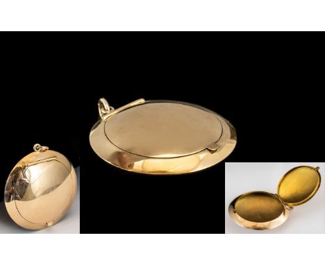 18 ct Gold Patch Pill Box of circular form with hinged cover, Slightly indistinct hallmark readable 18c. Diameter 5cms. Weigh