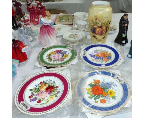 A set of 8 Royal Worcester Chelsea Flower Show plates; other collectors’ plates; an Aynsley "Orchid Gold" vase