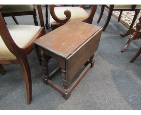 A small oak gate-leg drop-flap side table on turned legs to stretcher base