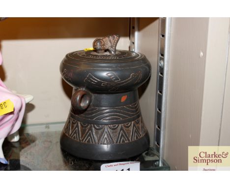 An Oriental jar and cover with bee finial to the lid
