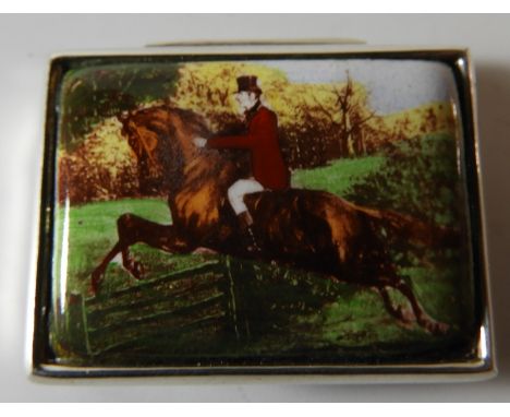 SMALL SILVER SNUFF BOX WITH HUNTING SCENE TO LID 