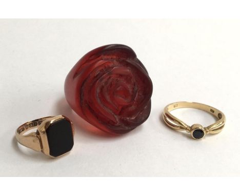 9ct gold signet ring set with a black agate, size J, gross weight 3.4g together with another yellow metal ring (tests as 9ct)