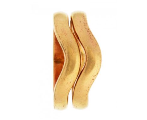 A PAIR OF GOLD WEDDING RINGS, MARKED 9CT, 8G, SIZE K