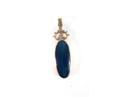 A 9ct yellow gold pendant of oval form set opal and hardstone, l. 4.2 cm,overall 4.5 gms