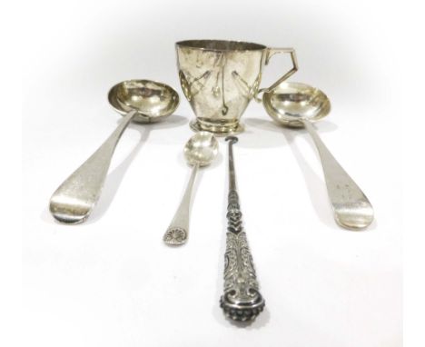 A silver Christening mug, retailed by Harrods, London 1916, h. 6 cm, together with a pair of Victorian silver old English pat