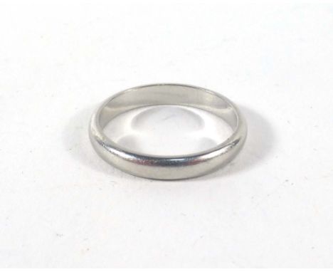 A platinum wedding band, ring size K, 3.6 gms