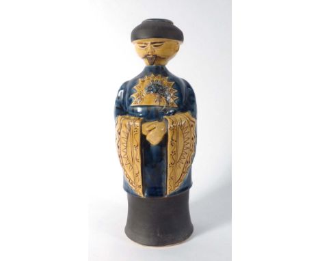 A Brian Jasper studio pottery decanter and stopper in the form of an oriental gentleman, h. 31.5 cm CONDITION REPORT: No obvi