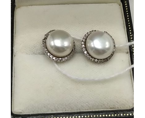 CULTURED PEARL STUDS