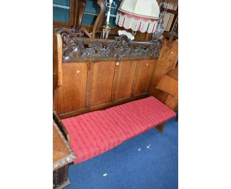 AN EARLY 20TH CENTURY CARVED OAK SETTLE, with removable cushion, approximate size width 145cm x depth 51cm x height 123cm