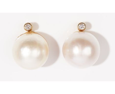 A pair of diamond and mabé cultured pearl-setearclipsThe collet-set diamonds, above mabé pearls, set inyellow precious metal,
