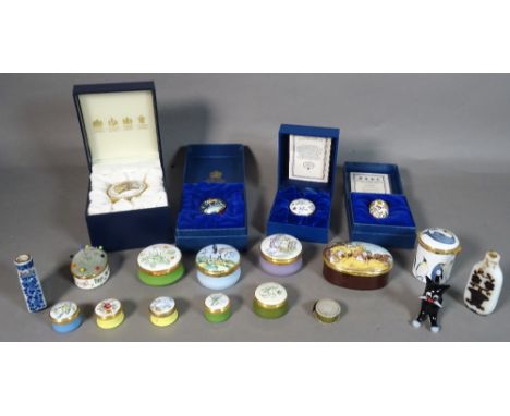 A group of enamel trinket boxes, mostly Halcyon days, some boxed, together with two Asian scent bottles and a small glass mod