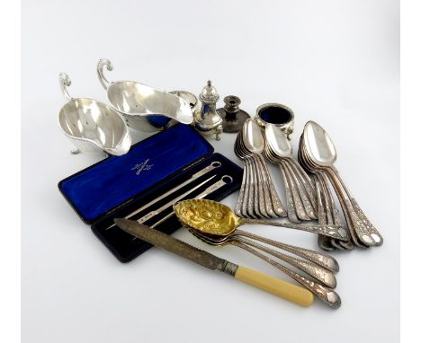 λ A mixed lot, comprising silver items: a pair of sauce boats, by E. Viner, Sheffield 1931, a cased set of three small meat s