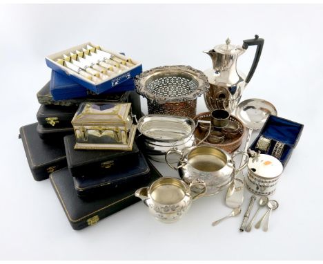 A mixed lot, comprising: cased silver flatware items: a pair of serving spoons and a sauce ladle, a baby feeder and pusher, s